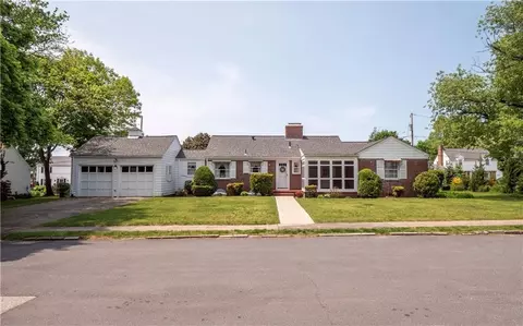 22 Robert Cir, Cranston, RI 02905