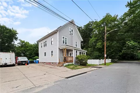 14 Arnold Ave, Lincoln, RI 02865