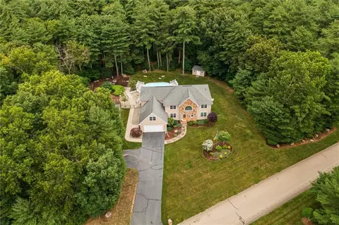 5 Weymouth Ln, Coventry, RI 02816