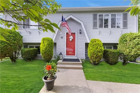 29 Drawbridge Dr, West Warwick, RI 02893
