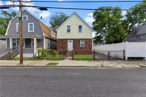 246 Montgomery Ave, Cranston, RI 02905