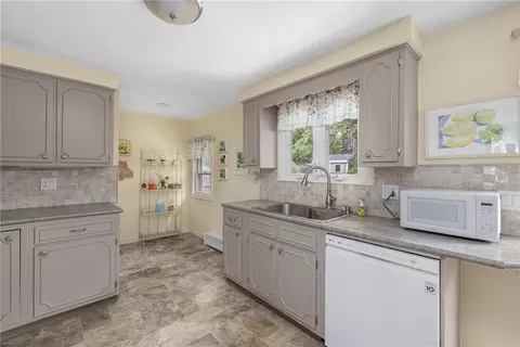75 Winthrop Rd, Warwick, RI 02888 photo 11
