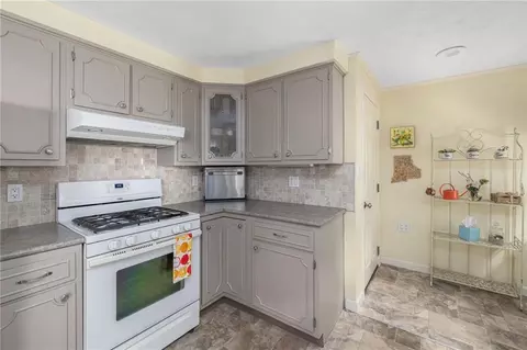 75 Winthrop Rd, Warwick, RI 02888 photo 12