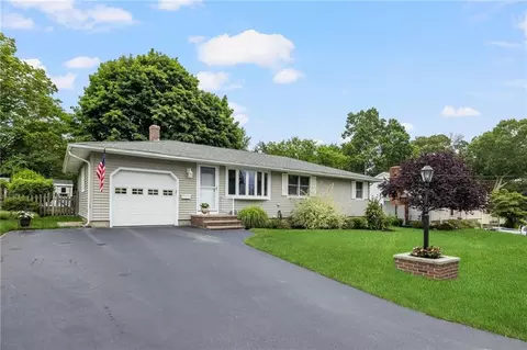 75 Winthrop Rd, Warwick, RI 02888 photo 2