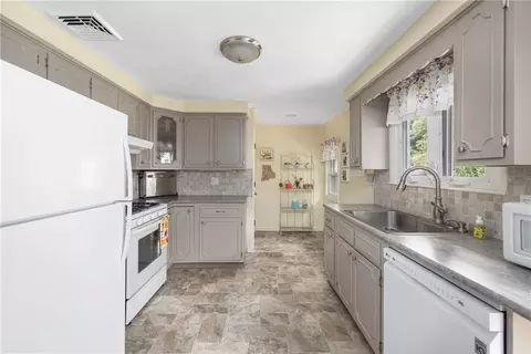 75 Winthrop Rd, Warwick, RI 02888 photo 10