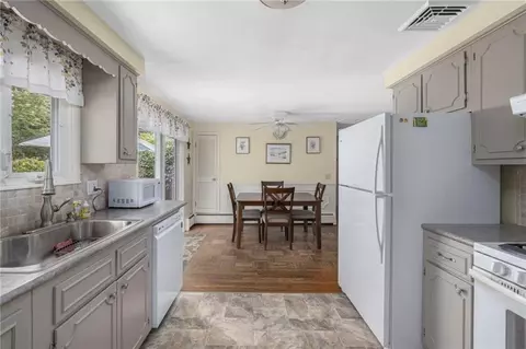 75 Winthrop Rd, Warwick, RI 02888 photo 14