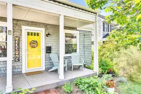 5 Middle St, Barrington, RI 02806
