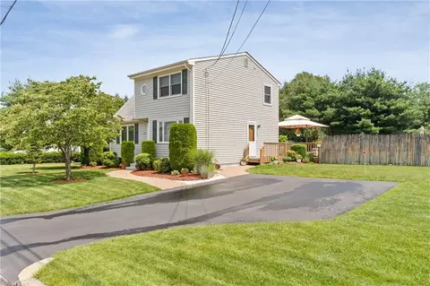 230 Locust Glen Dr, Cranston, RI 02921