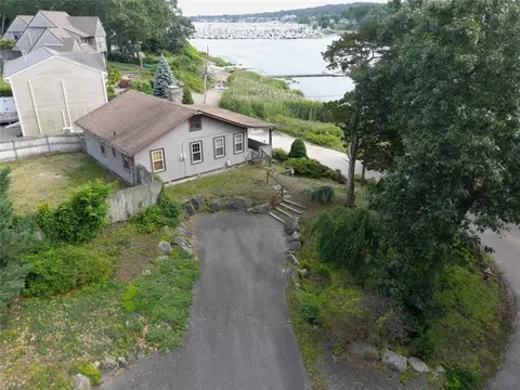 74 Edgewater Dr, Warwick, RI 02889 photo 6