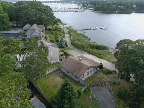 74 Edgewater Dr, Warwick, RI 02889 photo 3