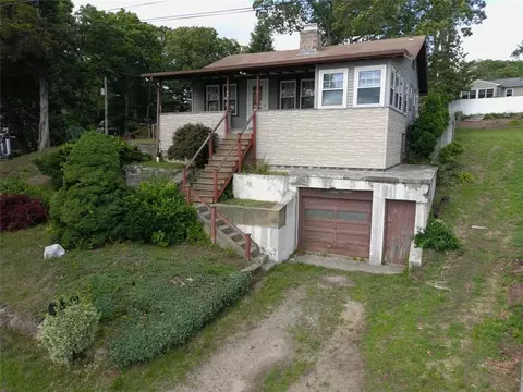 74 Edgewater Dr, Warwick, RI 02889 photo 5