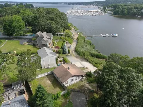 74 Edgewater Dr, Warwick, RI 02889