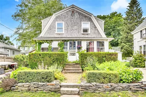 23 Bolton St, Warwick, RI 02888