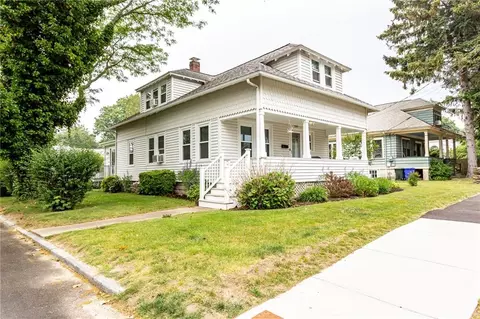 1263 Hope St, Bristol, RI 02809