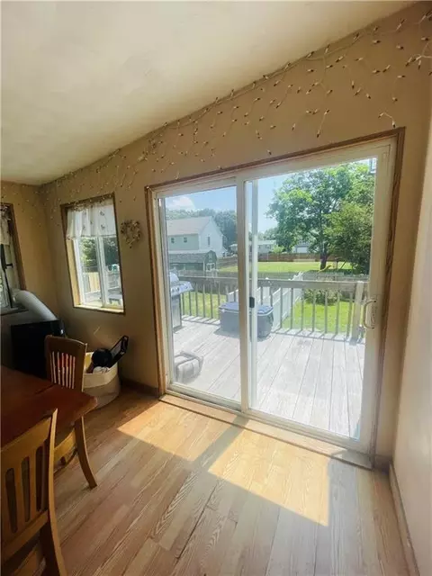 91 Melrose Ave, Warwick, RI 02889 photo 9