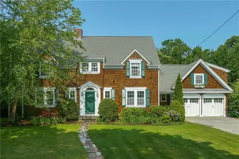 36 Woodland Rd, Barrington, RI 02806