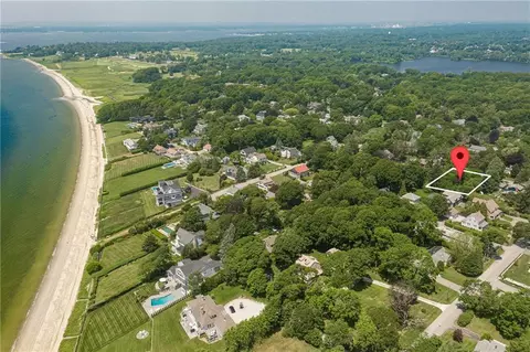 15 Governor Bradford Dr, Barrington, RI 02806