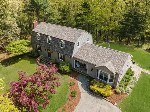 238 Nipmuc Rd, Foster, RI 02825