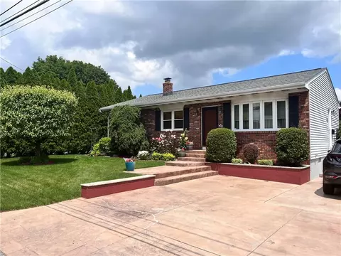 19 Furlong St, Cranston, RI 02920