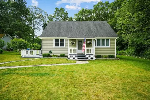 12 Canton St, Westerly, RI 02808