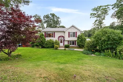 6 W Scenic View Dr, Johnston, RI 02919