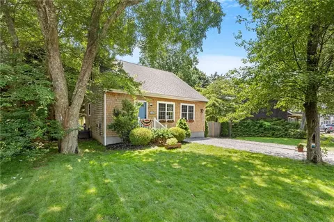 83 Spindrift St, Jamestown, RI 02835