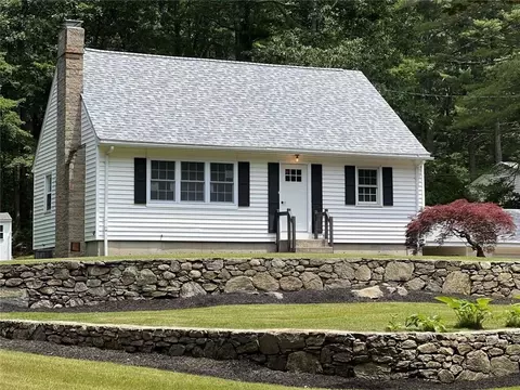 17 Fanning Ln, Smithfield, RI 02828