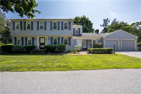 4 Hanson Rd, Barrington, RI 02806