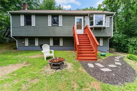 1693 Putnam Pike, Glocester, RI 02814