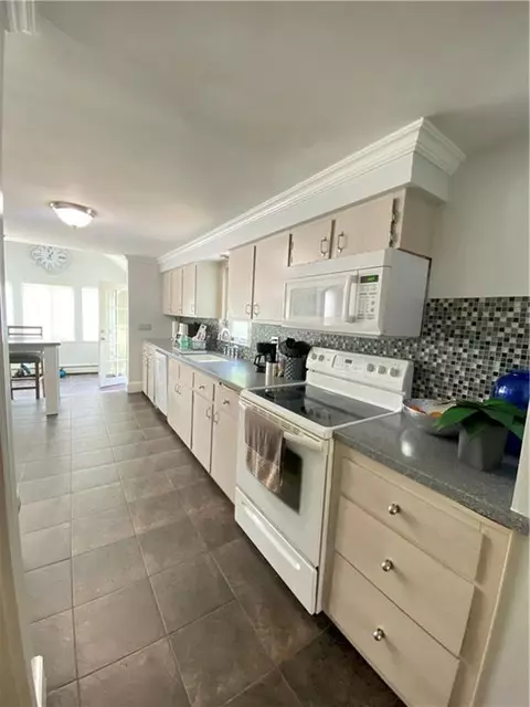 171 North St, Warwick, RI 02886 photo 9