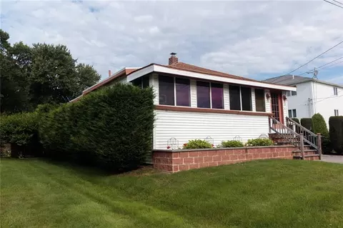 13 Danforth St, Warwick, RI 02888 photo 2