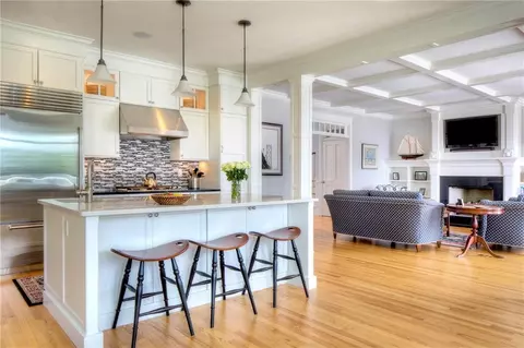 4 Ledge Rd, Bristol, RI 02809 photo 9