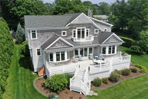 4 Ledge Rd, Bristol, RI 02809 photo 2