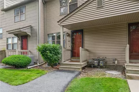 207 Pinewood Dr, Smithfield, RI 02917