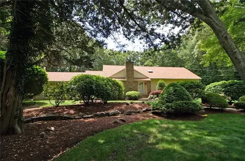 40 Kent Dr, East Greenwich, RI 02818