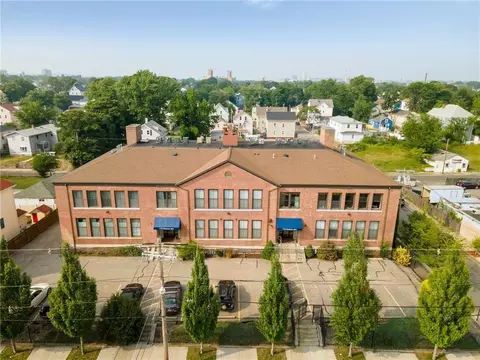 775 Potters Ave #6, Providence, RI 02907