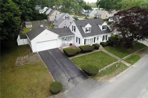 10 Pembroke Ln, Coventry, RI 02816