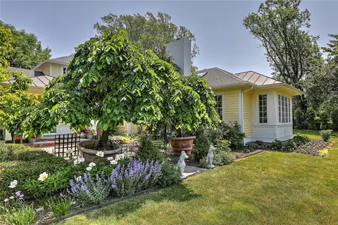180 Ferry Rd, Bristol, RI 02809 photo 2