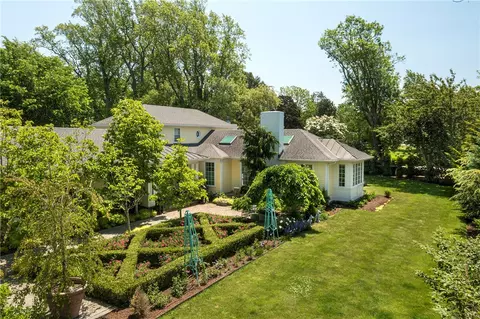 180 Ferry Rd, Bristol, RI 02809