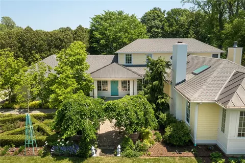 180 Ferry Rd, Bristol, RI 02809 photo 3