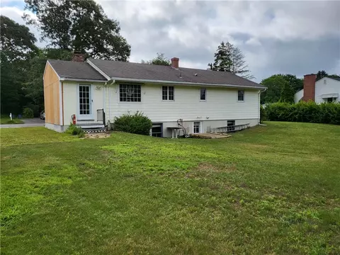 14 Ashel St, Westerly, RI 02891 photo 3