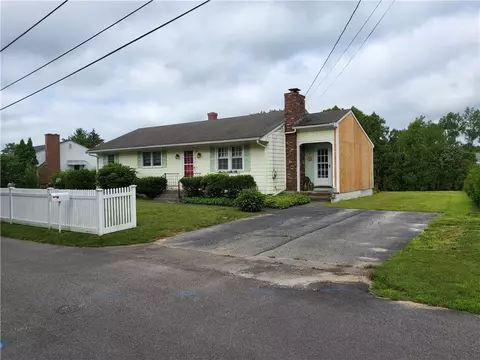 14 Ashel St, Westerly, RI 02891 photo 2