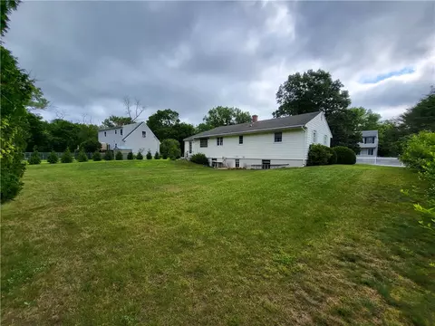 14 Ashel St, Westerly, RI 02891 photo 4