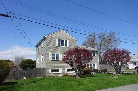 12 Harvey Rd, Middletown, RI 02842
