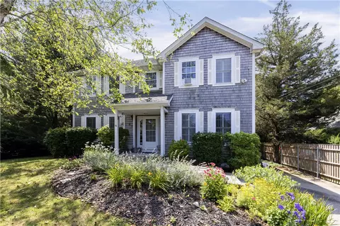 9 Bow St, Jamestown, RI 02835