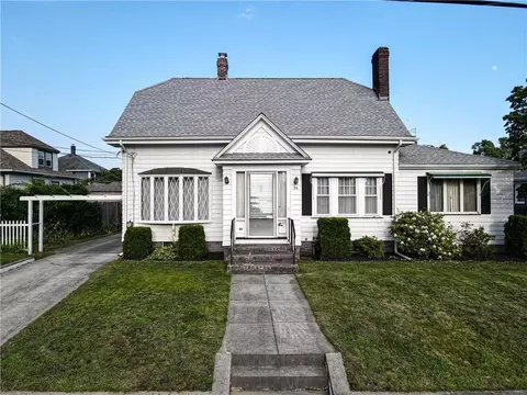 54 Garden St, Cranston, RI 02910