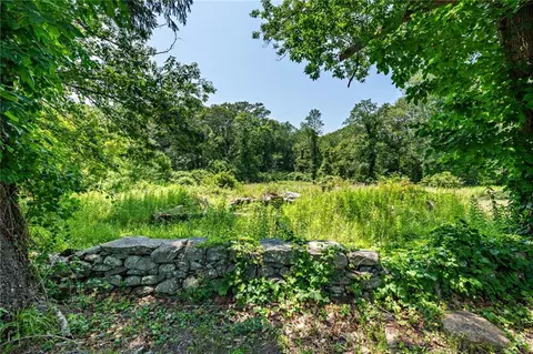 11 Pottersville Rd, Little Compton, RI 02837