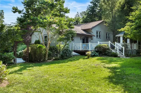 128 Captains Cir, Tiverton, RI 02878