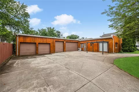 38 Arlington Ave, Cranston, RI 02920