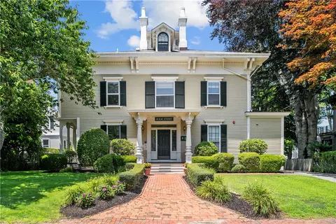 28 Kay St #1, Newport, RI 02840